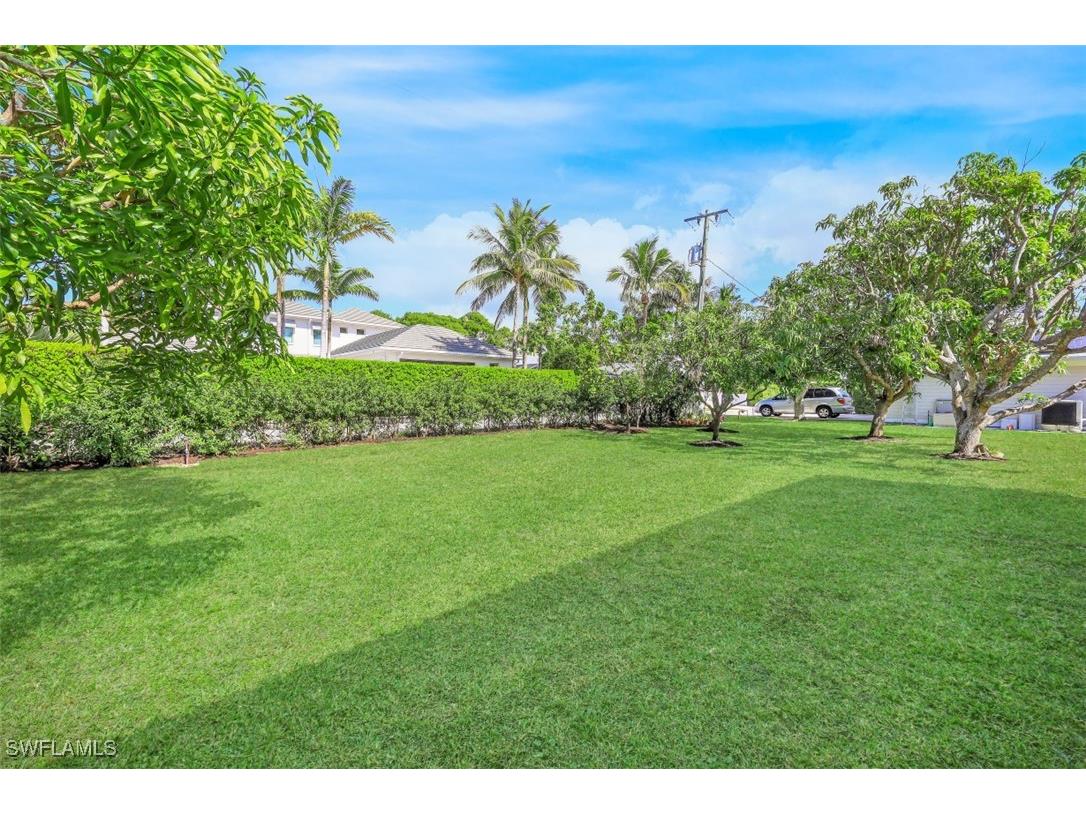 677 5th Avenue N Naples FL 34102 225079502 image28