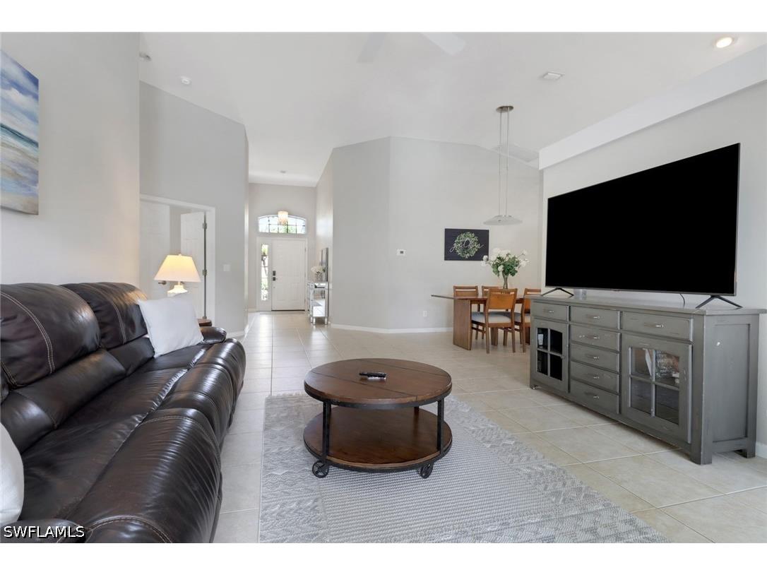 6773 Southern Oak Court Naples FL 34109 226022922 image8