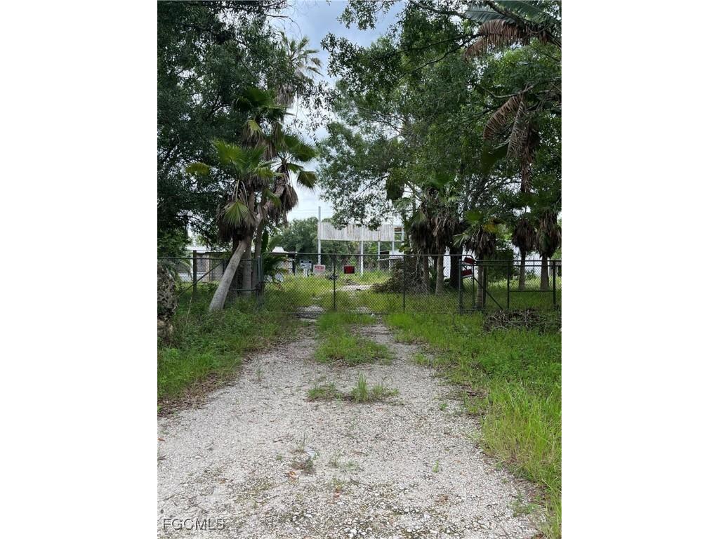 6781 Carmelita Drive Fort Myers FL 33905 2025012472 image4