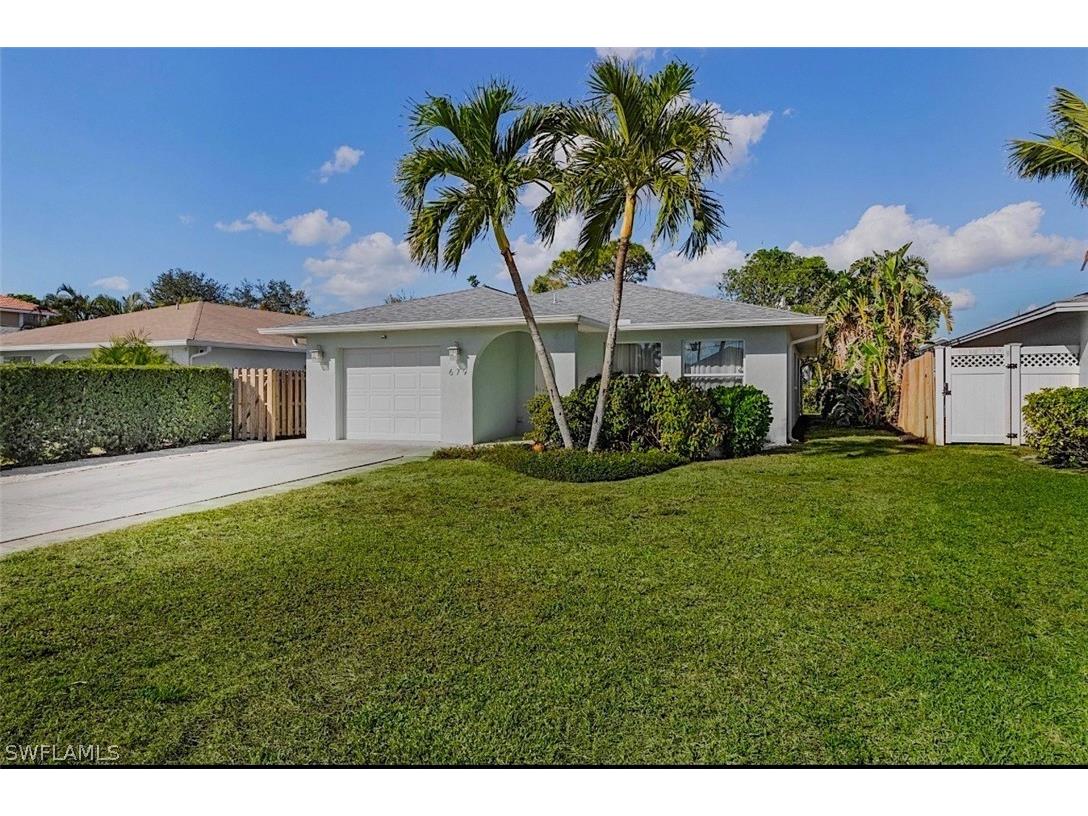 679 94th Avenue N Naples FL 34108 223000033 image1