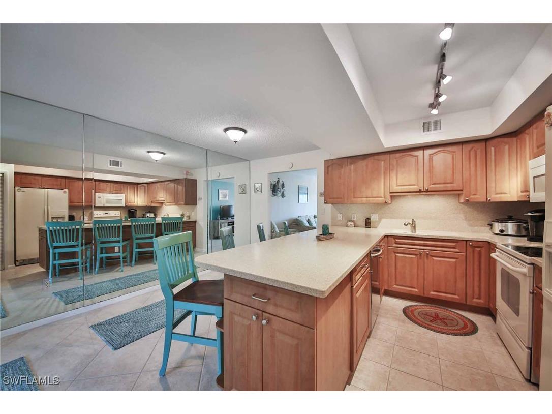 68 Marco Villas Drive #R-5 Marco Island FL 34145 226004452 image4