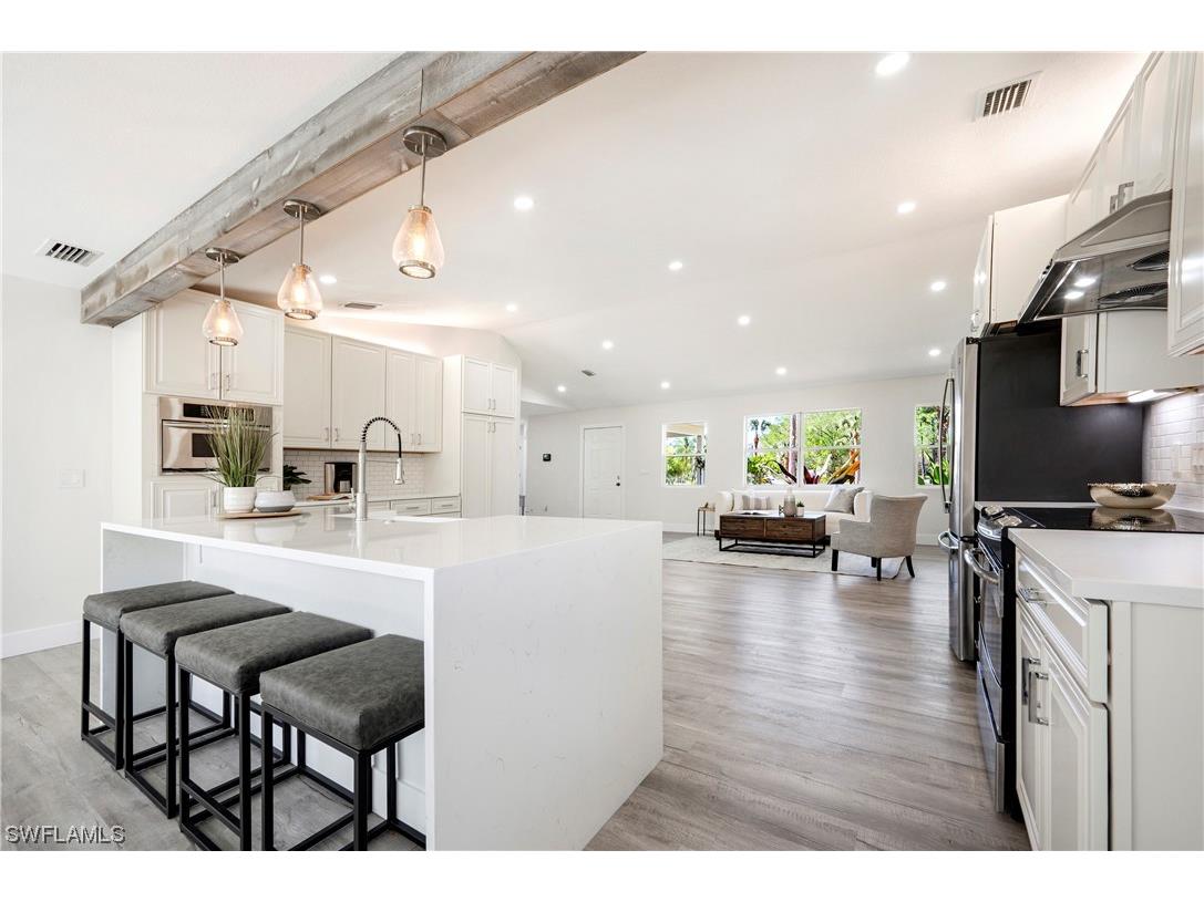 680 6th Street SE Naples FL 34117 223093688 image1