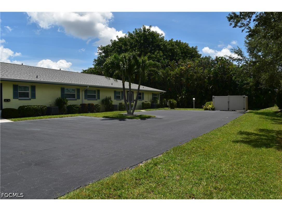 6801 Lake Mcgregor Circle Fort Myers FL 33919 2026025067 image1