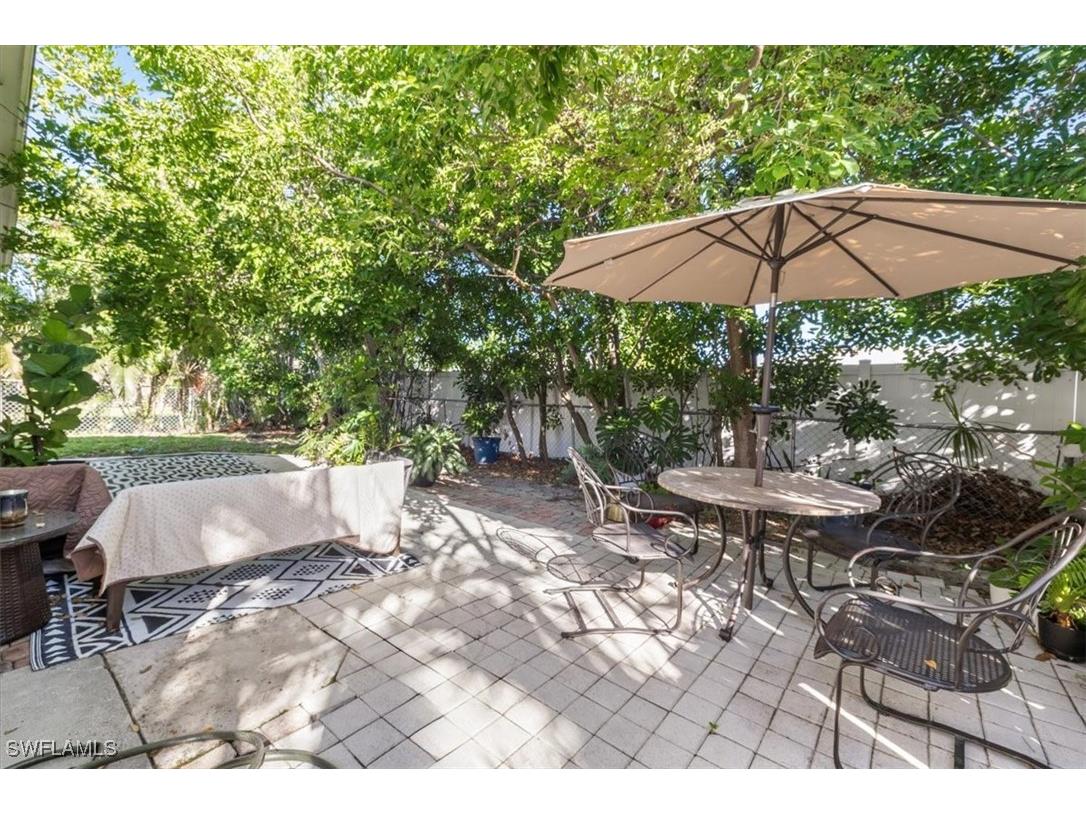 681/683 95th Avenue N Naples FL 34108 225075544 image2