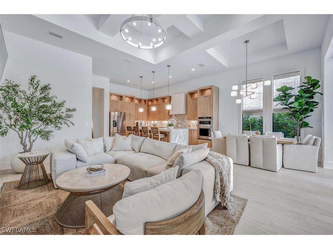 681 93rd Avenue N Naples FL 34108 223010274 image1