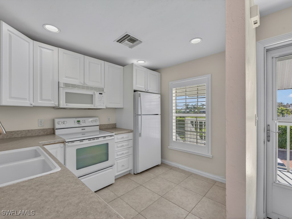 681 W Elkcam Circle #323 Marco Island FL 34145 226002633 image2