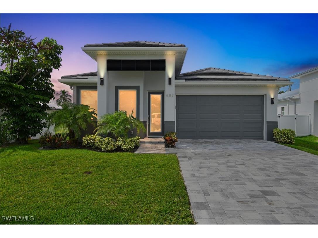 682 105th Avenue N Naples FL 34108 224031158 image1