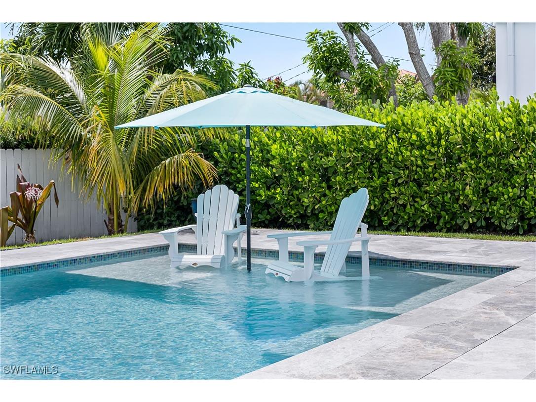 682 95th Avenue N Naples FL 34108 225063717 image1