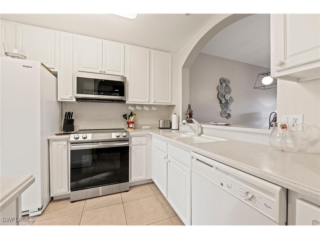 6824 Sterling Greens Place #302 Naples FL 34104 226001546 image9