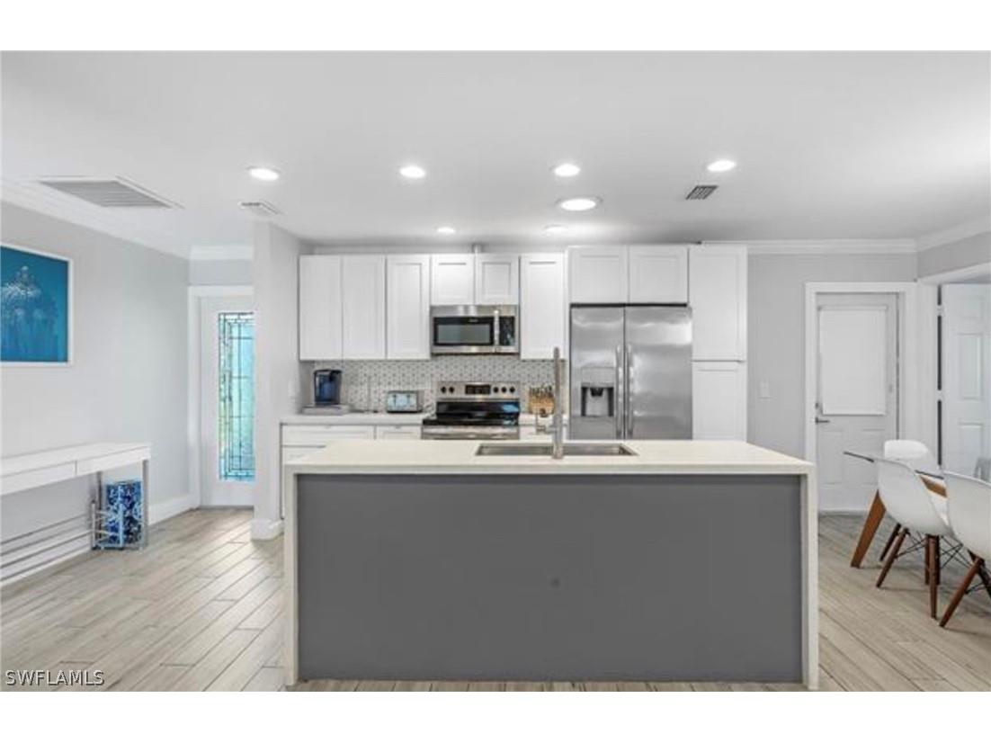 683 102nd Avenue N Naples FL 34108 224027135 image1