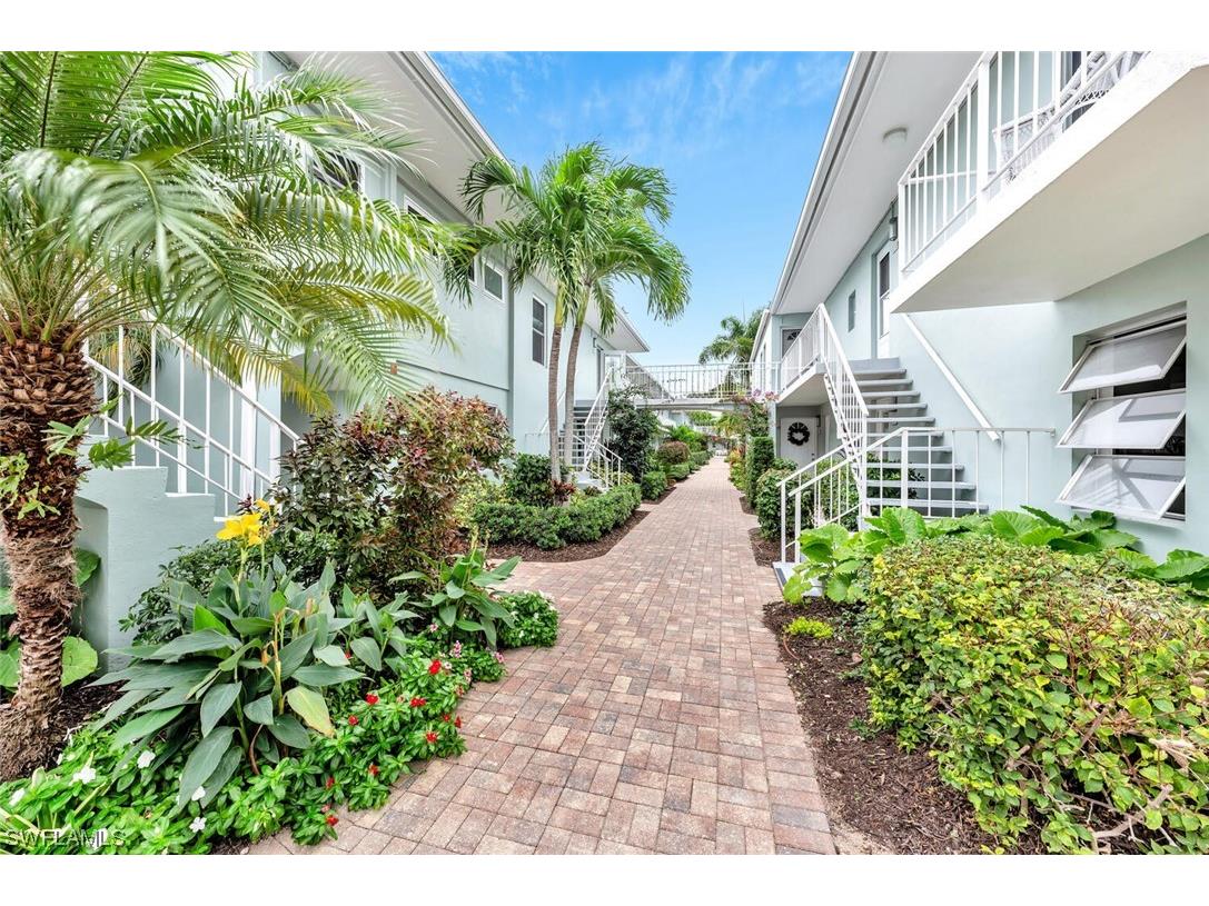 683 12th Avenue S #683 Naples FL 34102 224000194 image1