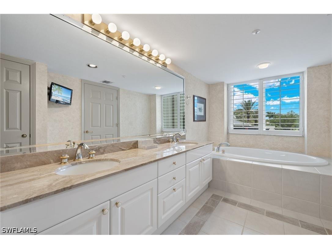 6849 Grenadier Boulevard #201 Naples FL 34108 226019100 image22