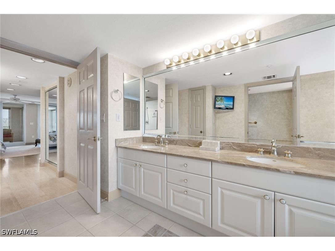 6849 Grenadier Boulevard #201 Naples FL 34108 226019100 image23