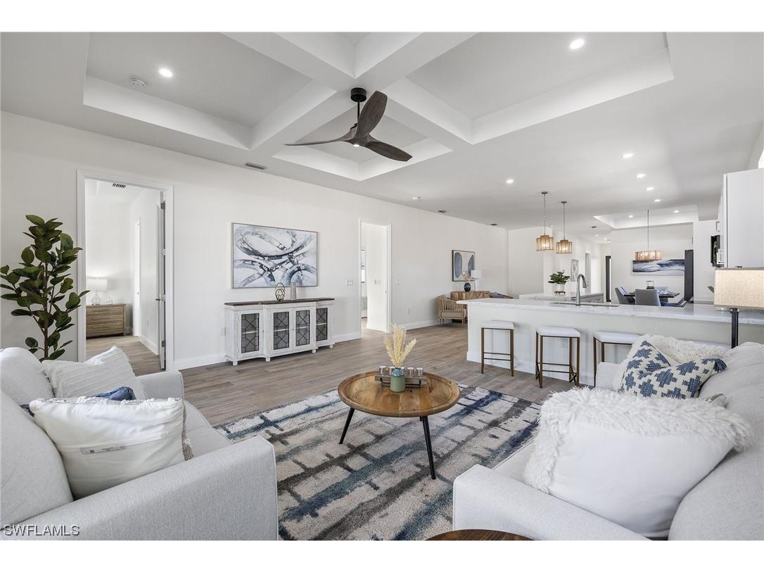 685 107th Avenue N Naples FL 34108 223011937 image1