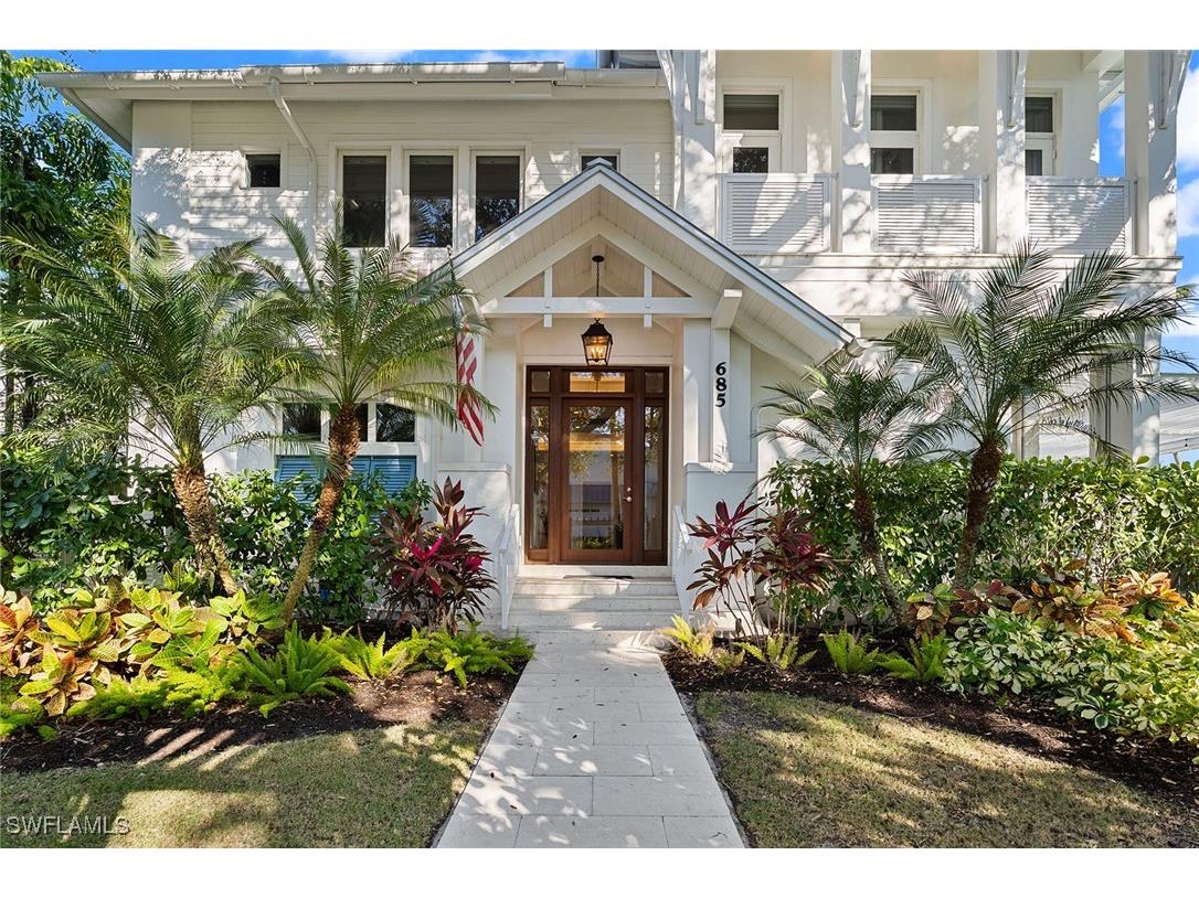 685 2nd Street S Naples FL 34102 226003867 image1