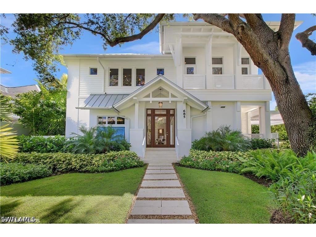 685 2nd Street S Naples FL 34102 226017504 image1