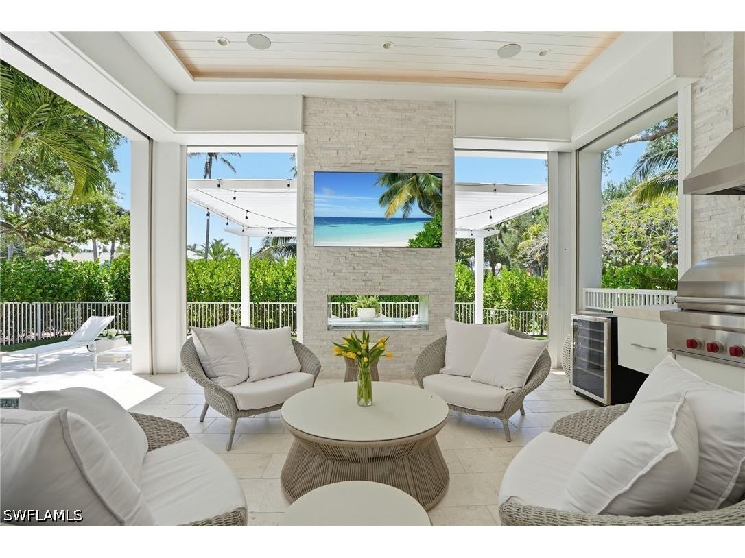 685 2nd Street S Naples FL 34102 226017504 image2