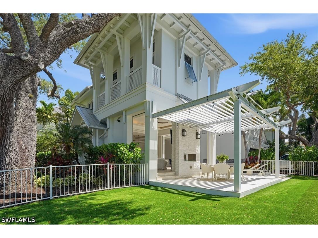 685 2nd Street S Naples FL 34102 226017504 image3