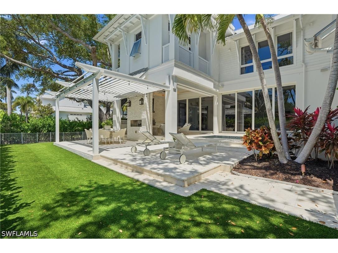 685 2nd Street S Naples FL 34102 226017504 image4