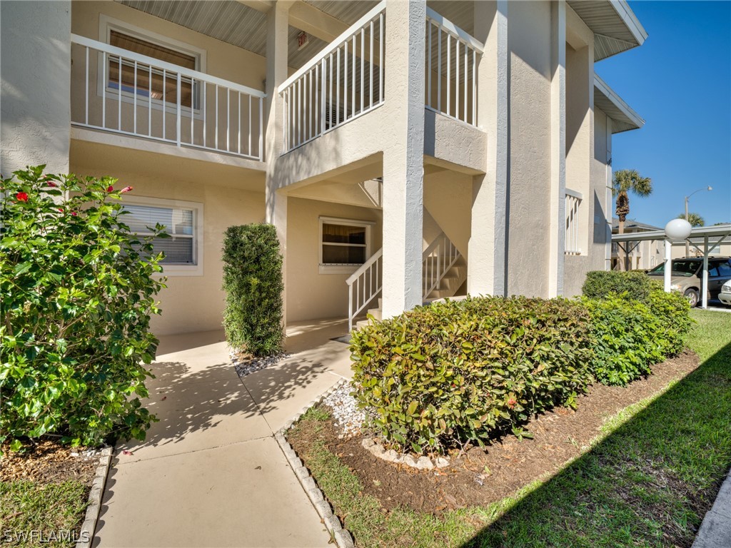 685 Squire Circle #104 Naples FL 34104 223002900 image1