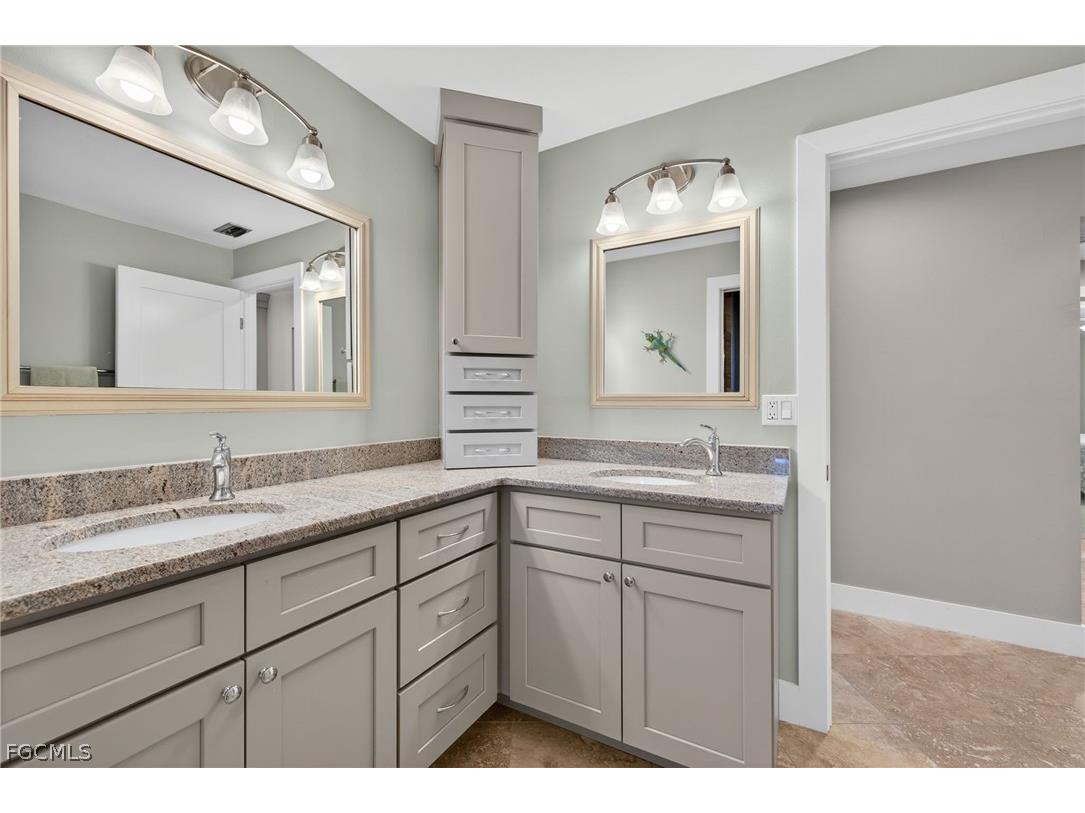 686 Emeril Court Sanibel FL 33957 2026004589 image28