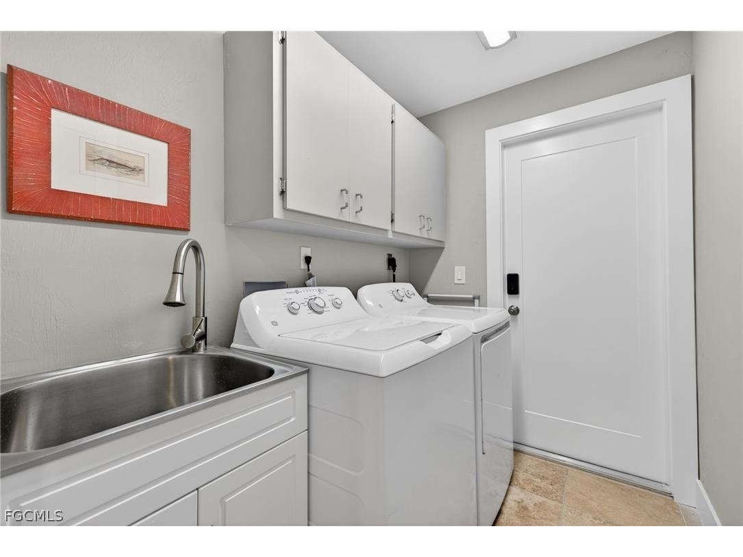 686 Emeril Court Sanibel FL 33957 2026004589 image31