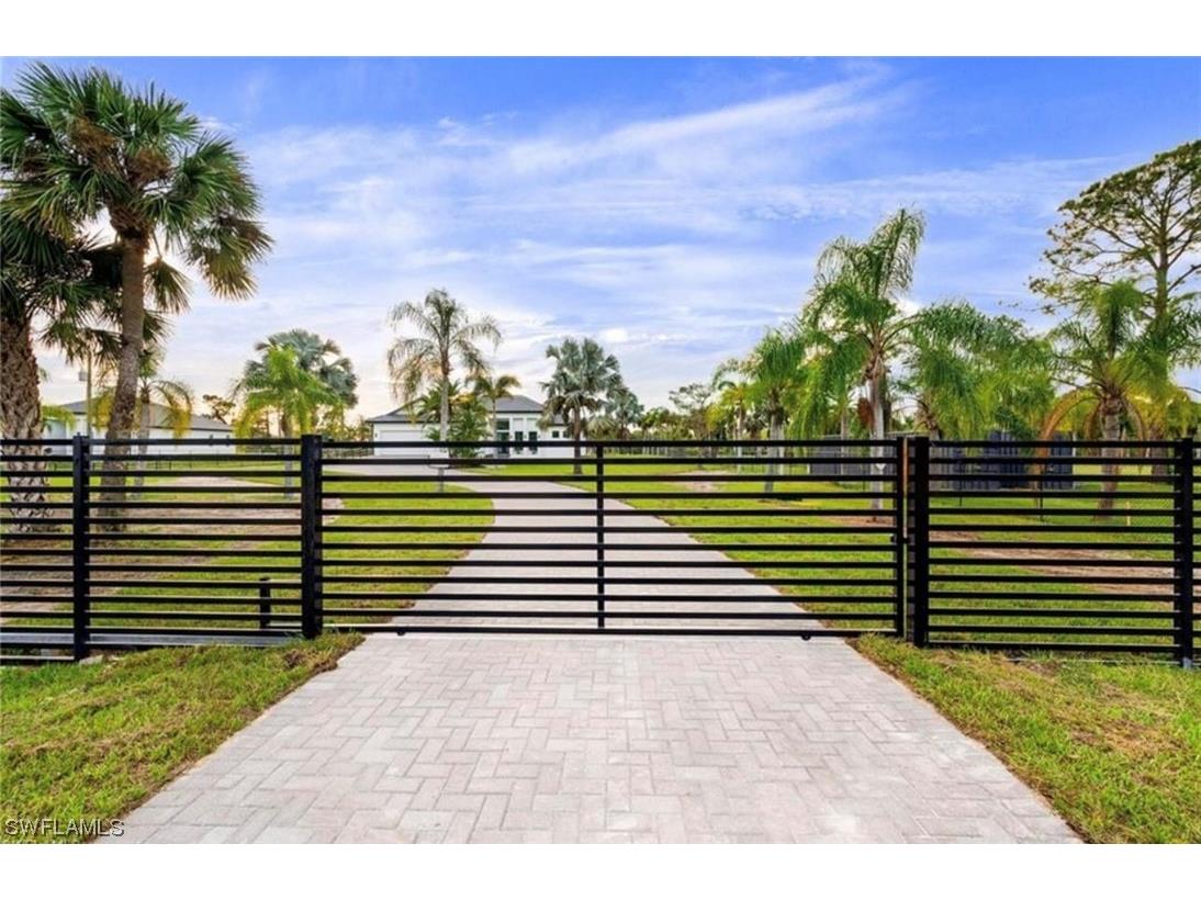 687 23rd Street SW Naples FL 34117 223015936 image1