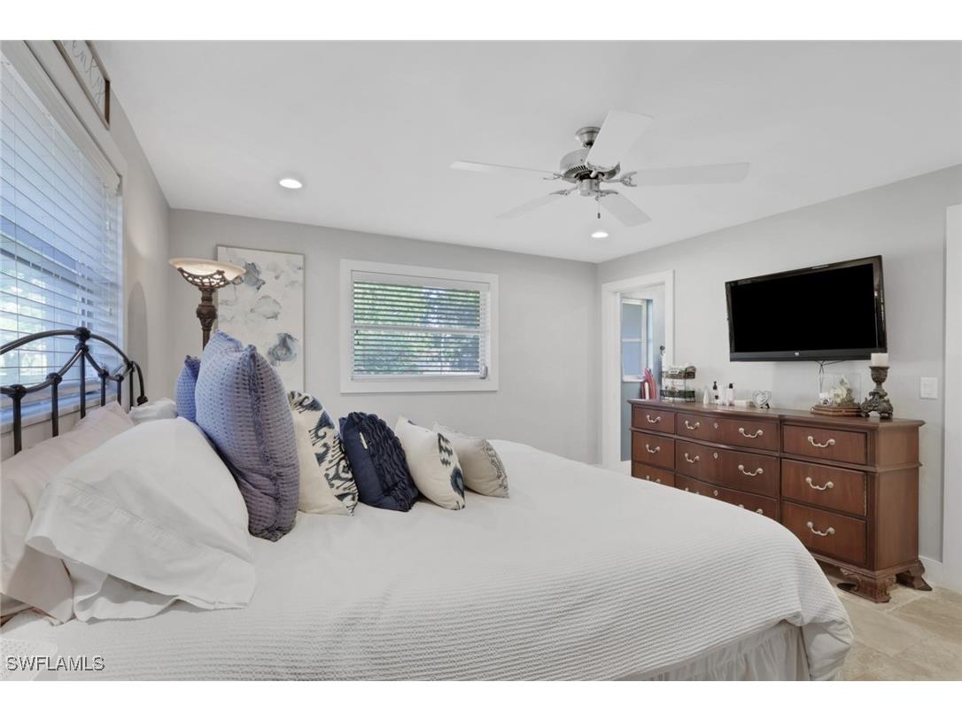 687 Cypress Way E Naples FL 34110 225079743 image16
