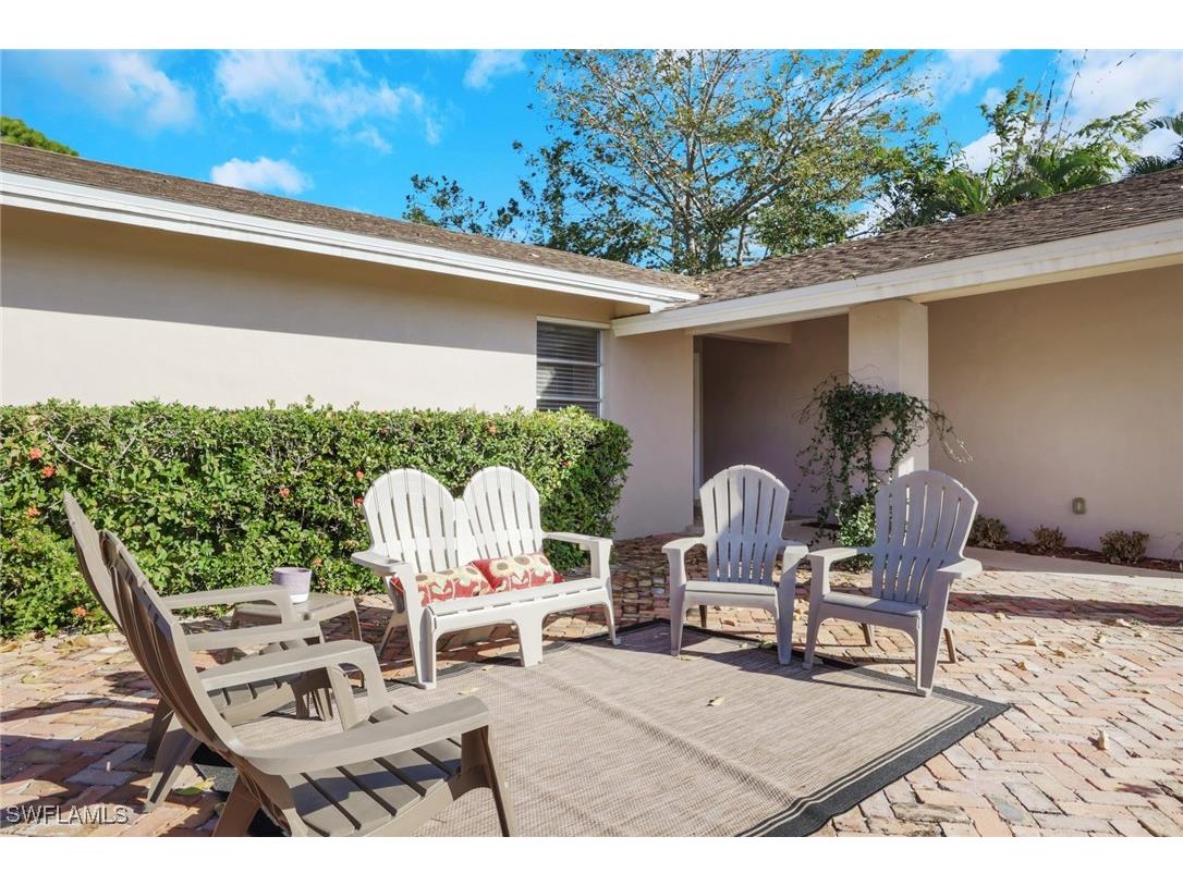 687 Cypress Way E Naples FL 34110 225079743 image4