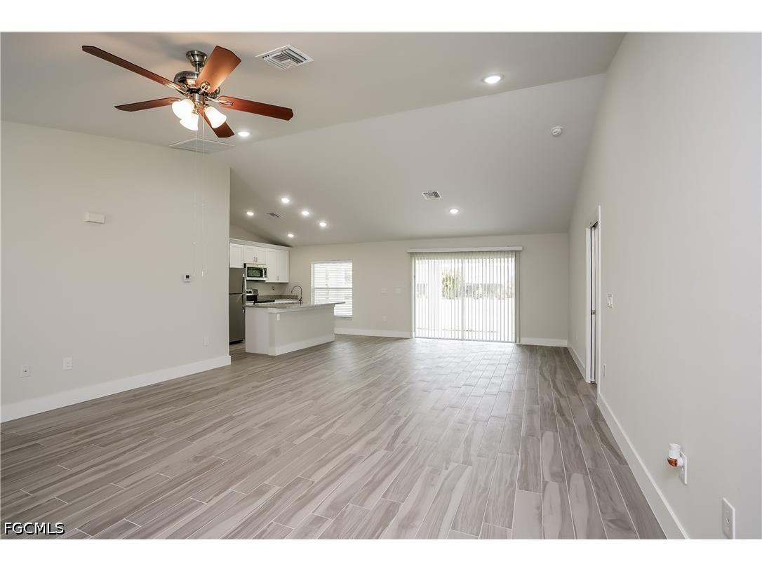 688 Manhattan Street E Lehigh Acres FL 33974 2026025026 image4