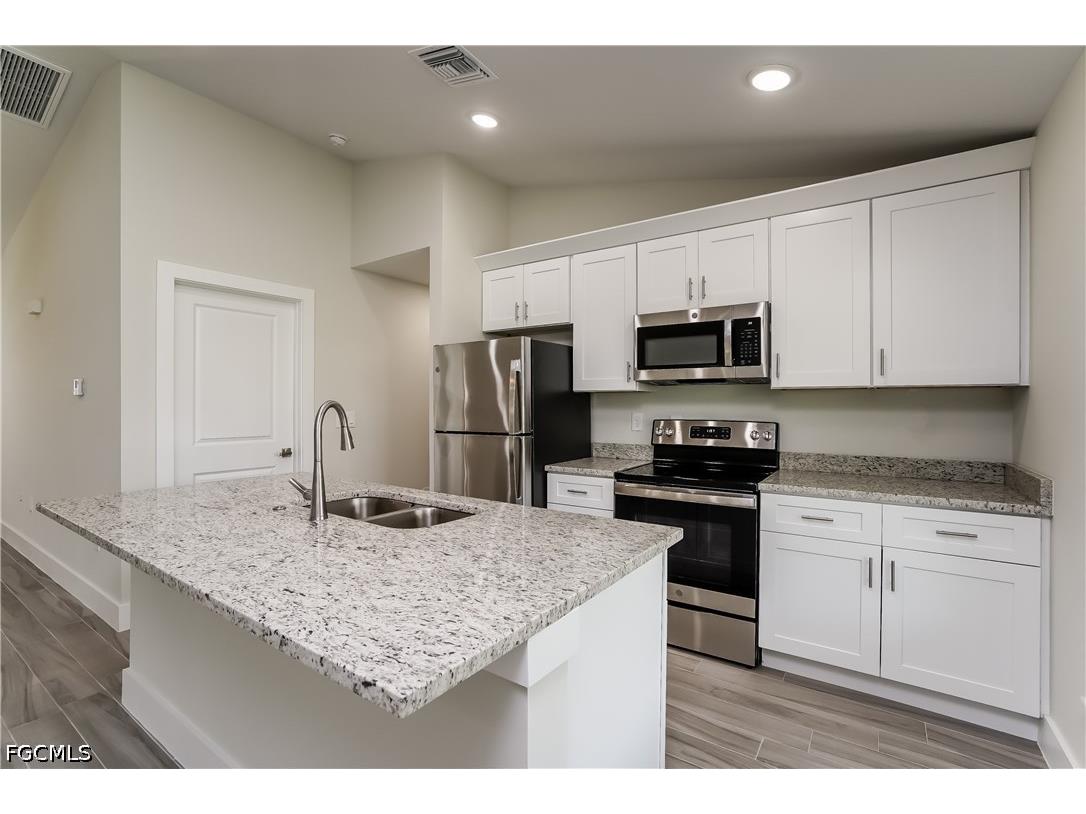 688 Manhattan Street E Lehigh Acres FL 33974 2026025026 image5