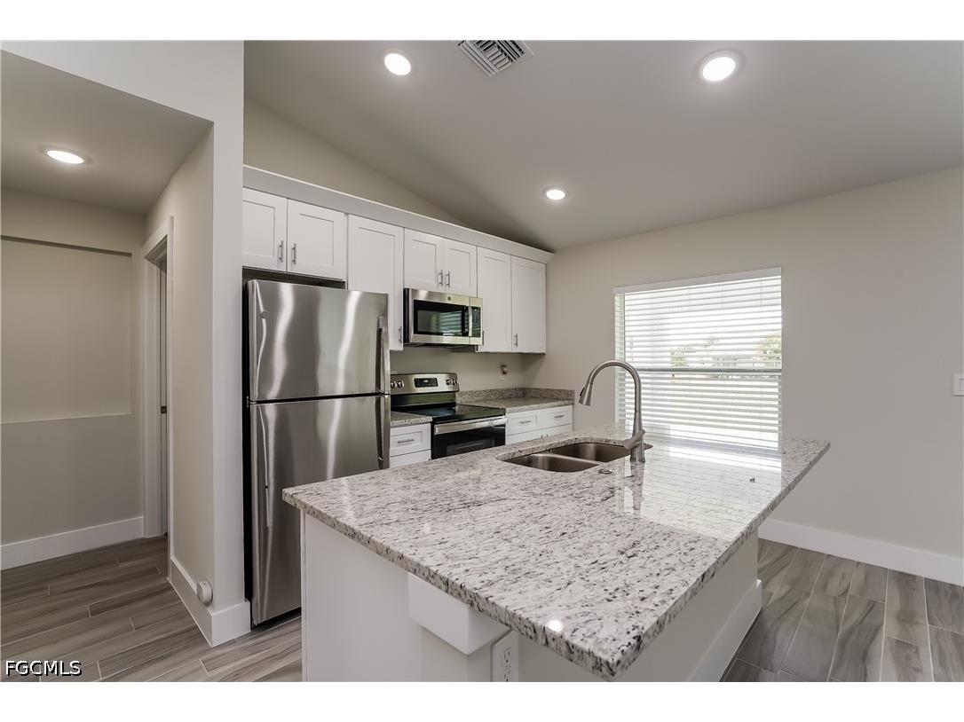 688 Manhattan Street E Lehigh Acres FL 33974 2026025026 image6