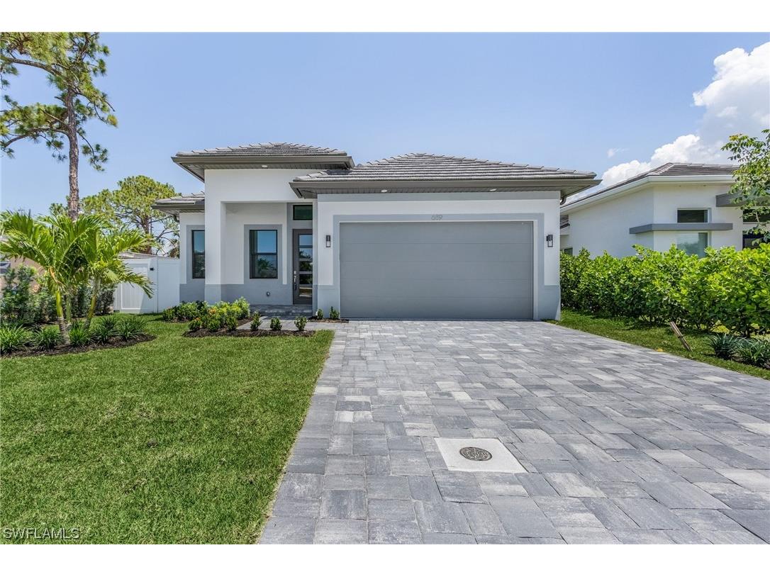 689 105th Avenue N Naples FL 34108 223000225 image1