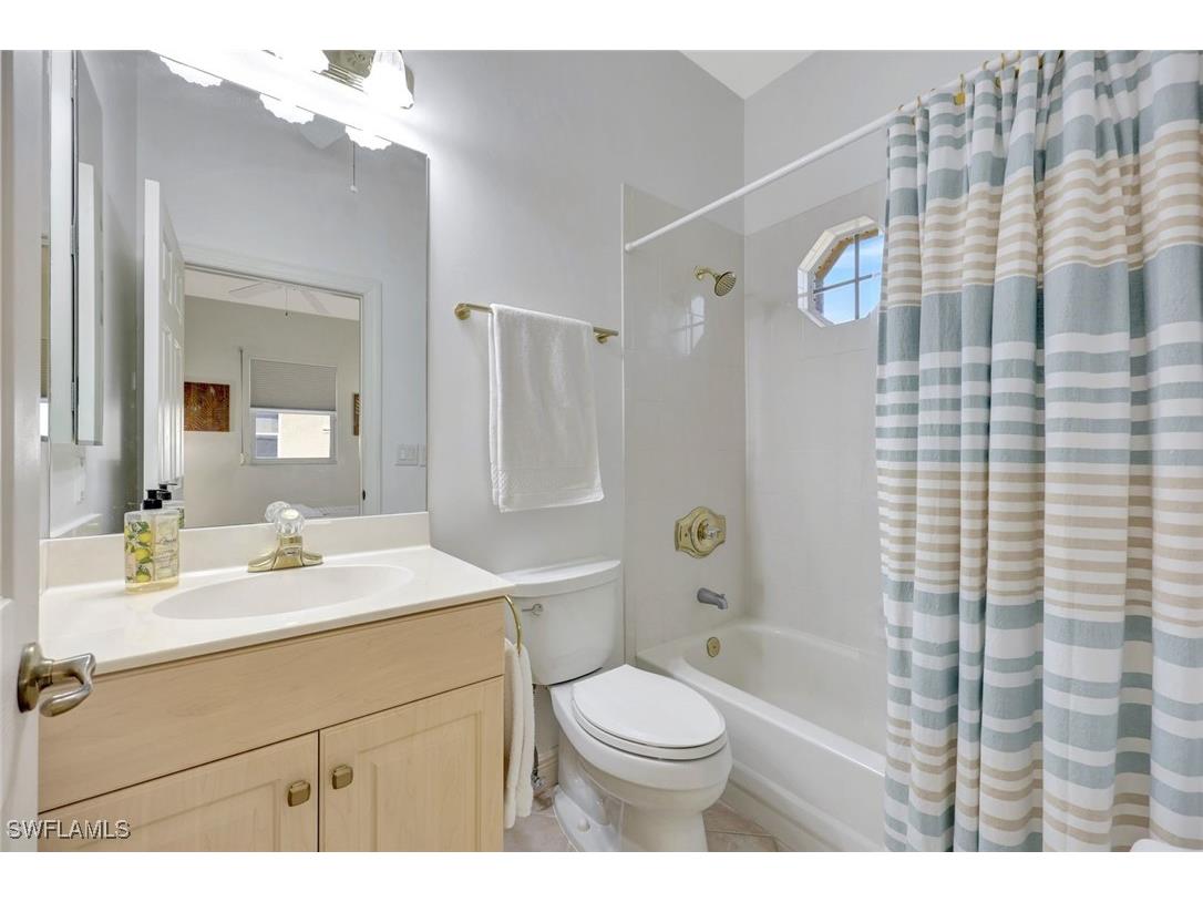 689 Vintage Reserve Circle #15D Naples FL 34119 226002341 image20