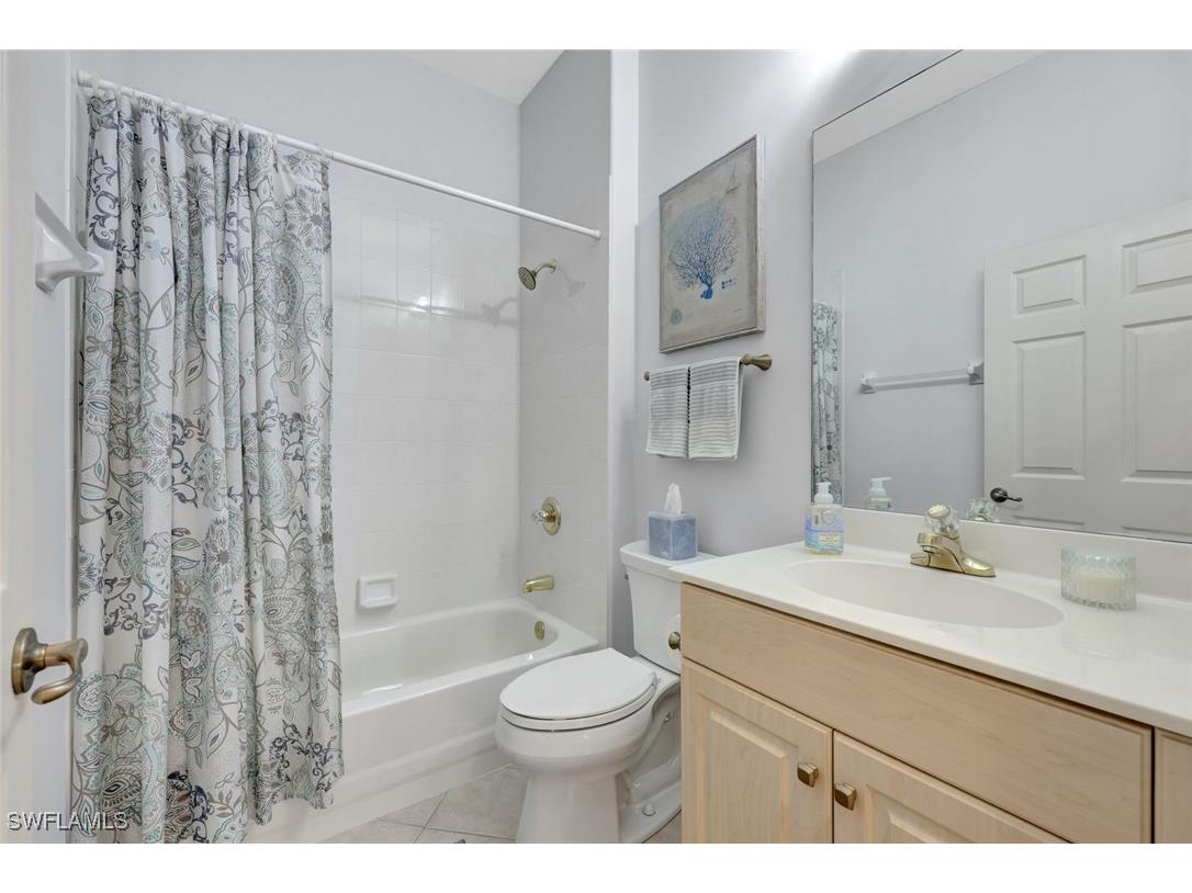 689 Vintage Reserve Circle #15D Naples FL 34119 226002341 image22