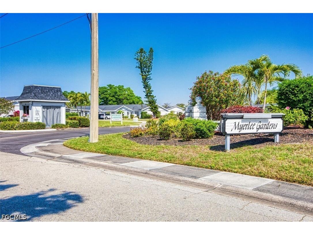 6898 Sandtrap Drive #1 Fort Myers FL 33919 2026014884 image2