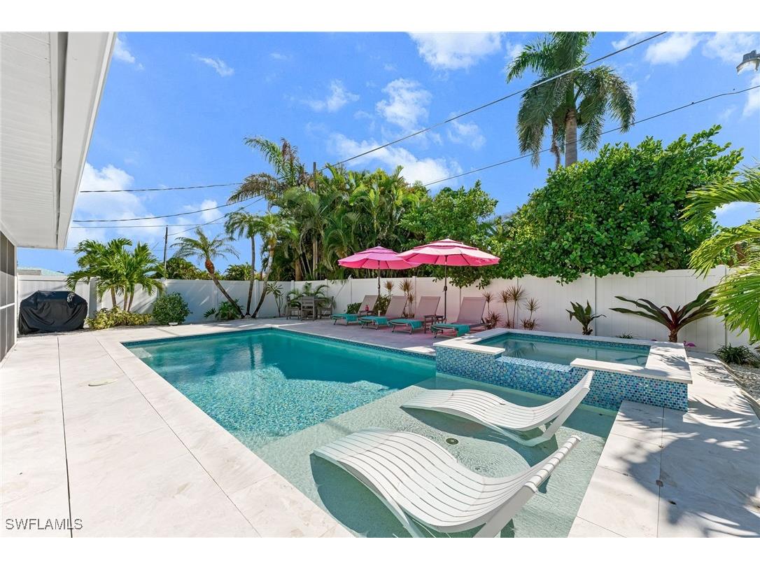 690 100th Avenue N Naples FL 34108 225063697 image1