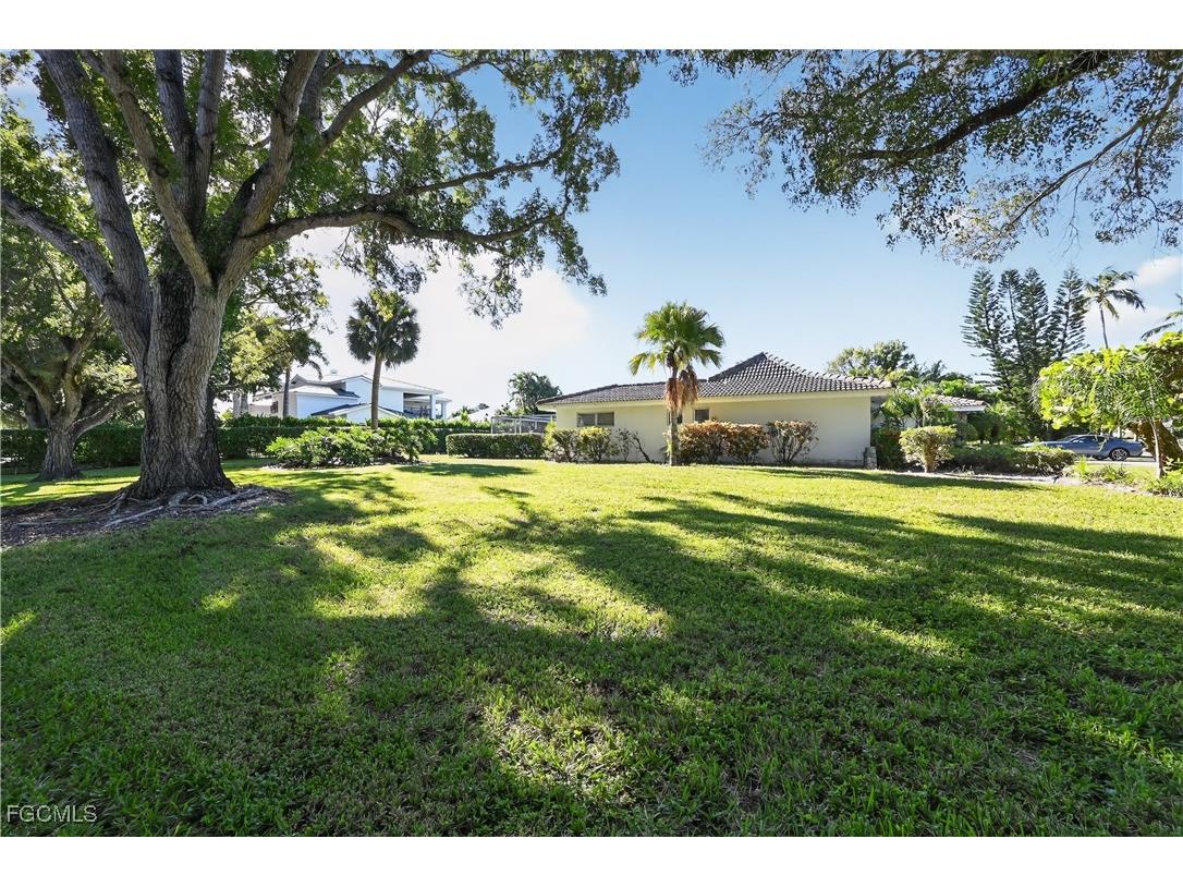 690 Murex Drive Naples FL 34102 2025015985 image10