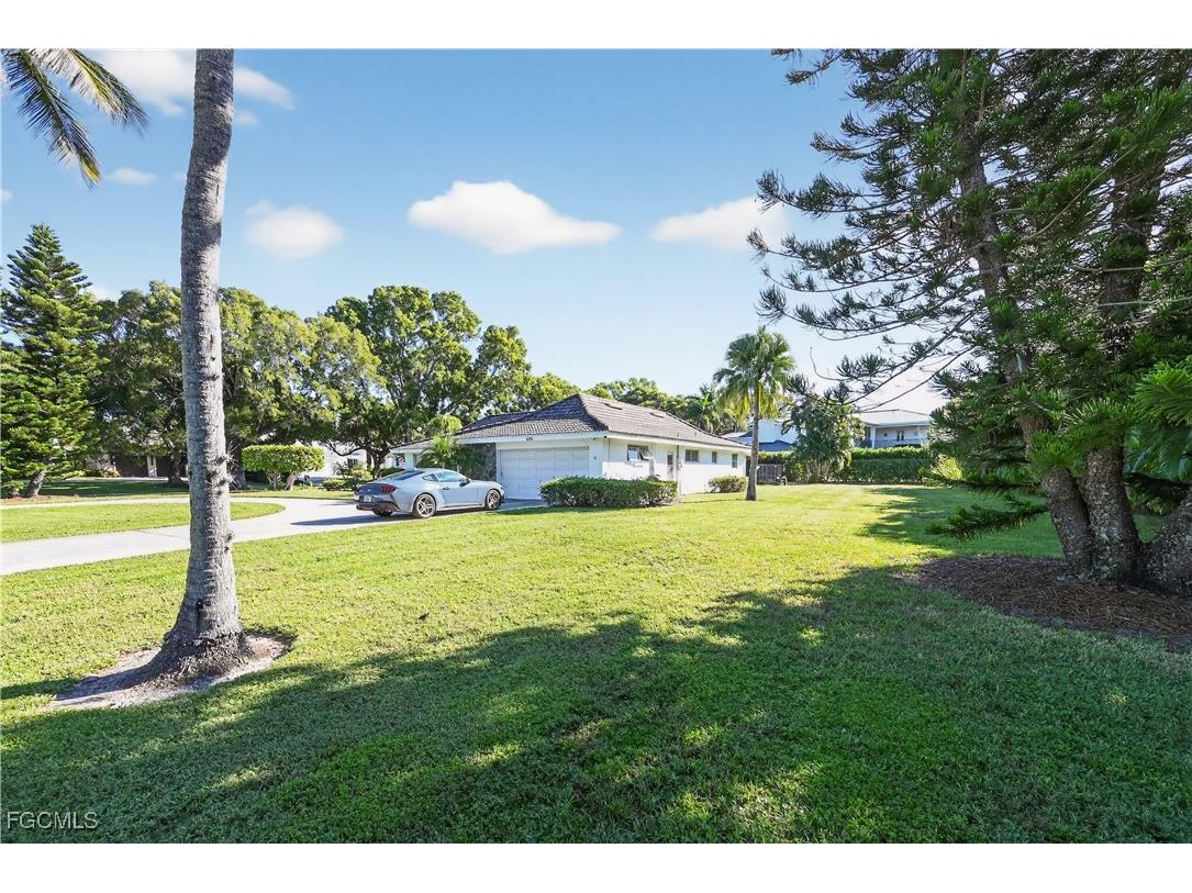 690 Murex Drive Naples FL 34102 2025015985 image11