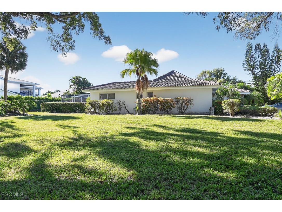 690 Murex Drive Naples FL 34102 2025015985 image12