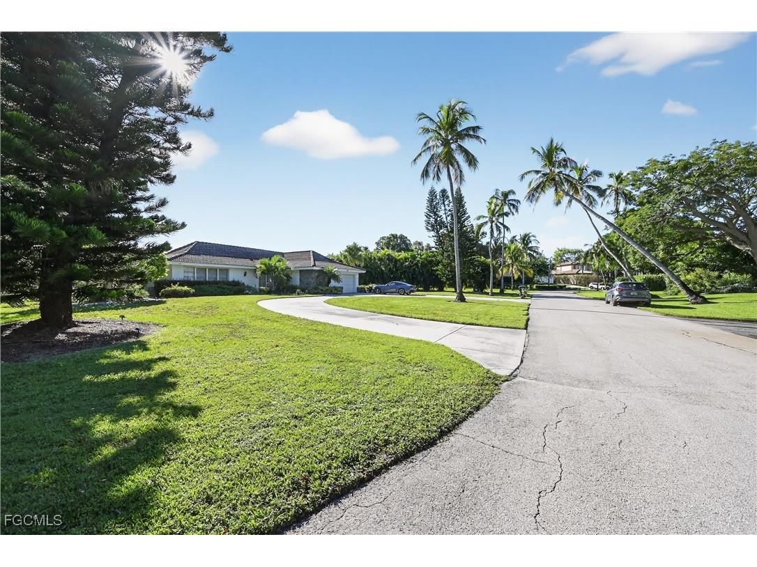 690 Murex Drive Naples FL 34102 2025015985 image15