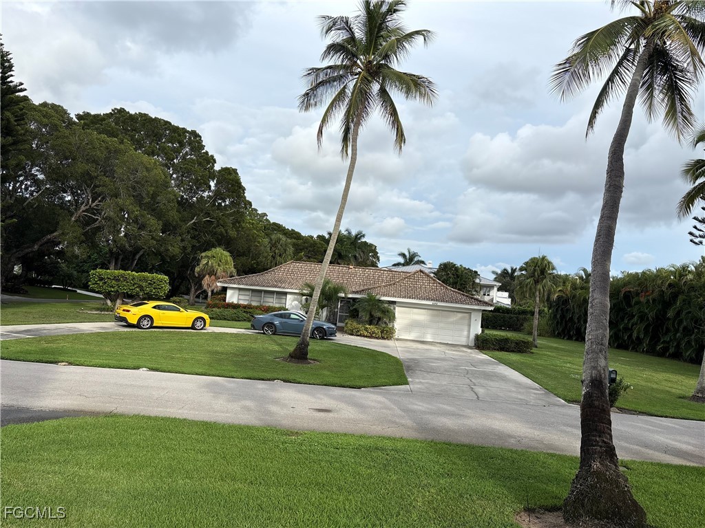 690 Murex Drive Naples FL 34102 2025015985 image2