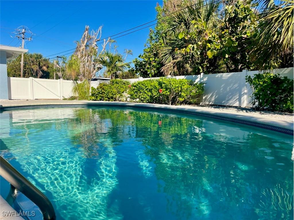 690 Purdy Drive Sanibel FL 33957 224085264 image1