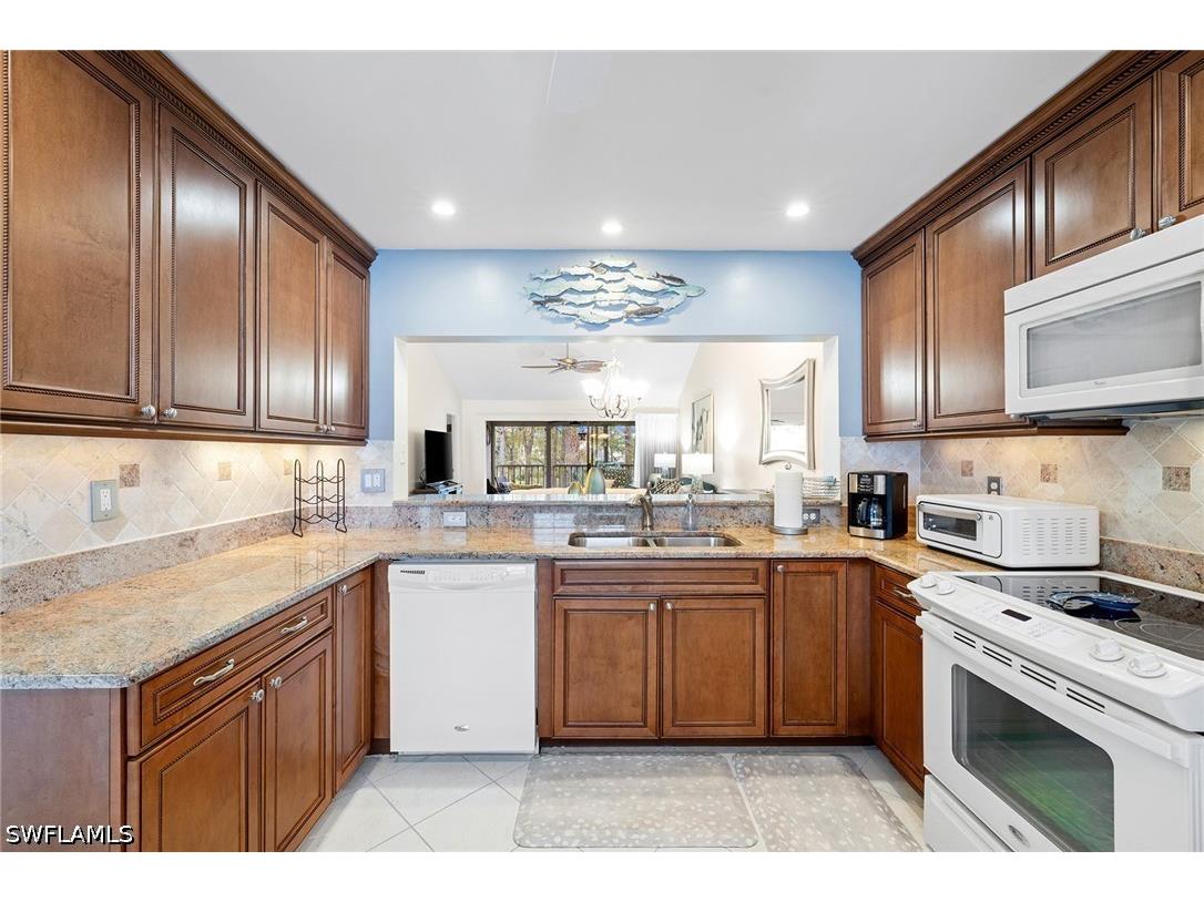 6900 Dennis Circle #J-205 Naples FL 34104 226017311 image2