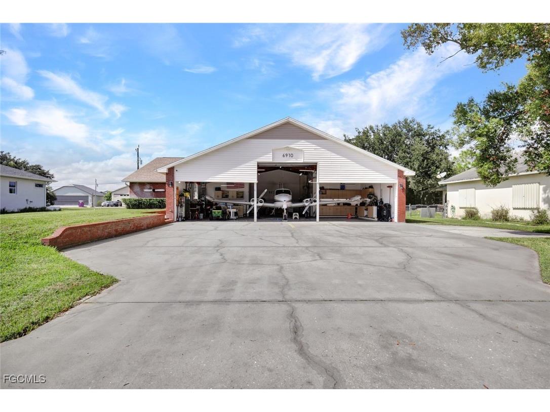 6910 Circle Drive Fort Myers FL 33905 2025017447 image1