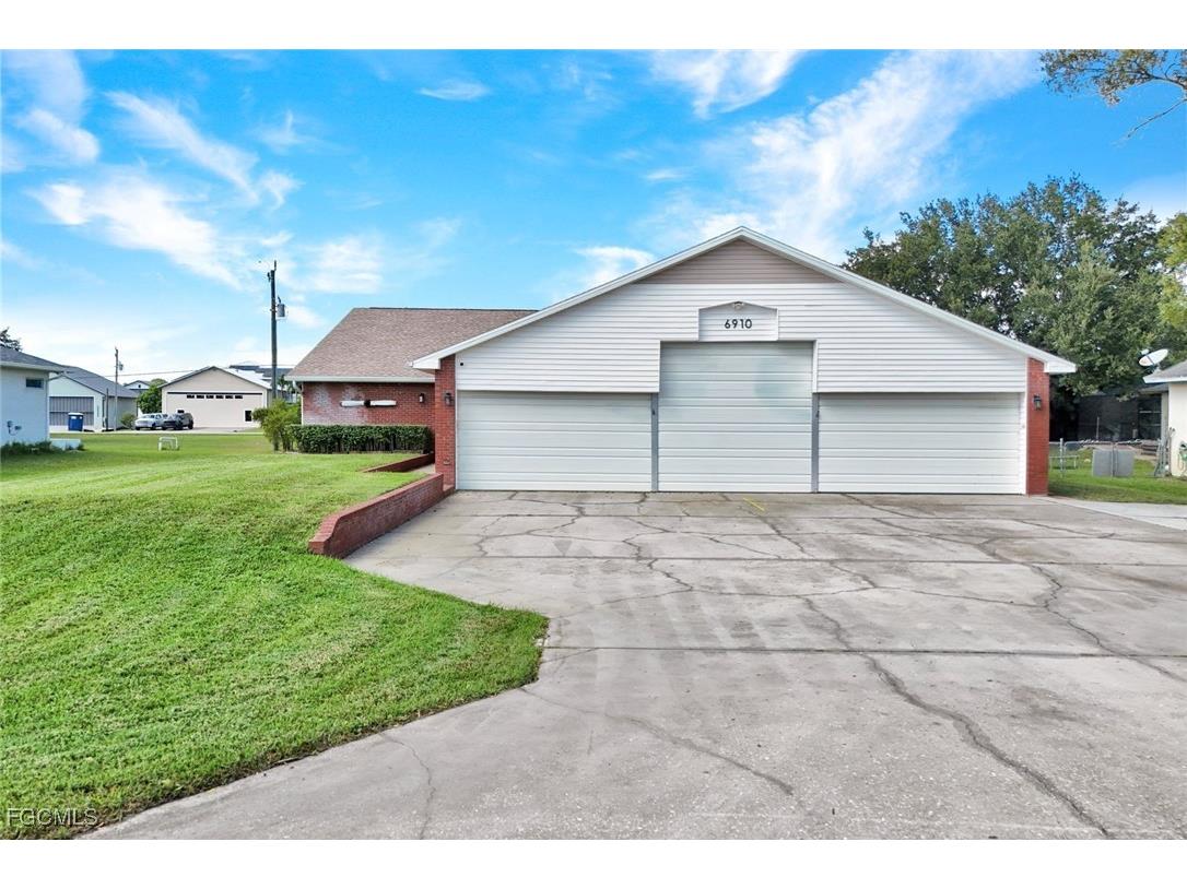 6910 Circle Drive Fort Myers FL 33905 2025017447 image2