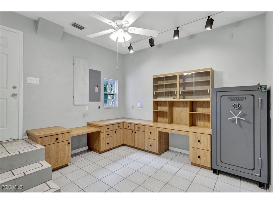 6910 Circle Drive Fort Myers FL 33905 2025017447 image25