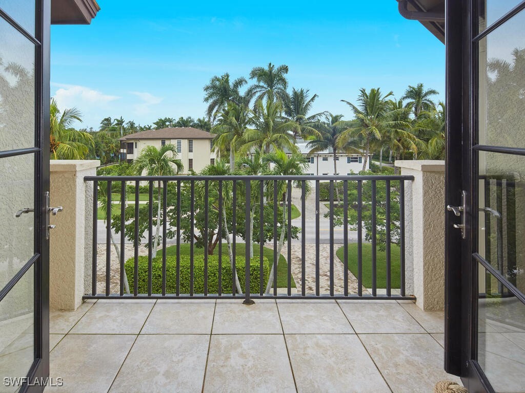 692 10th Avenue S Naples FL 34102 225073337 image11