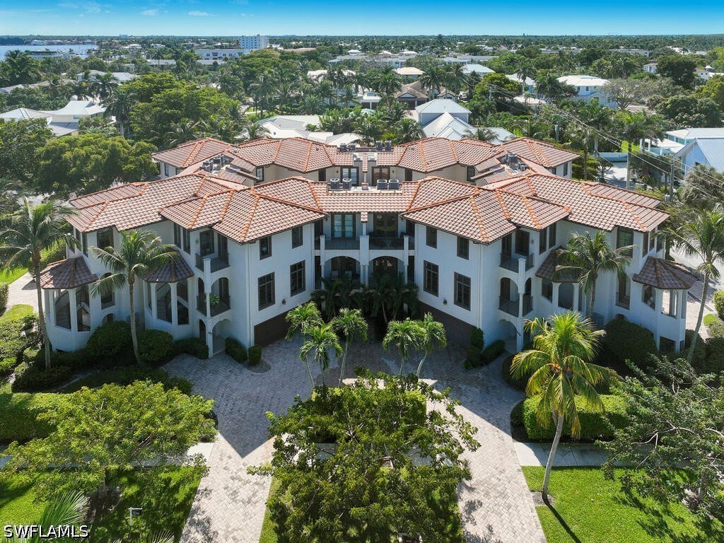 692 10th Avenue S Naples FL 34102 226019310 image1