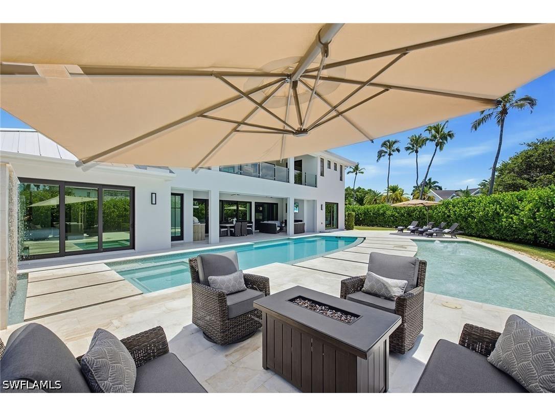 692 Banyan Boulevard Naples FL 34102 226025723 image1